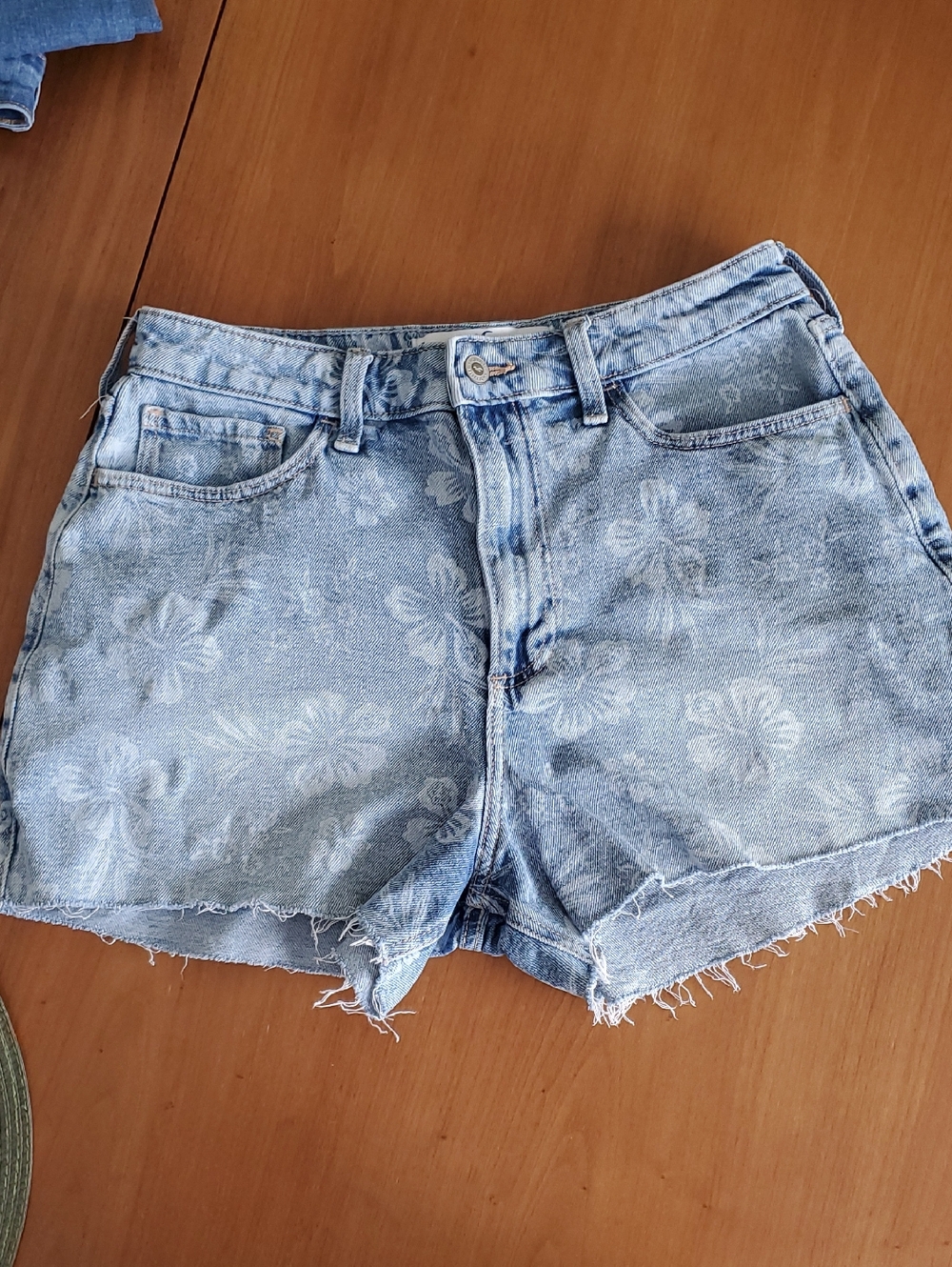 Hollister Curvy Ultra High-Rise Mom Shorts 3"